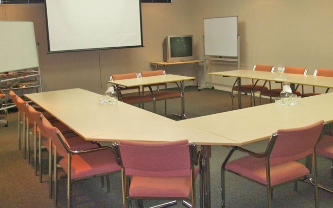 the room can accommodate up to 60 people