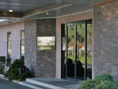 entrance of Central Park Motor Inn